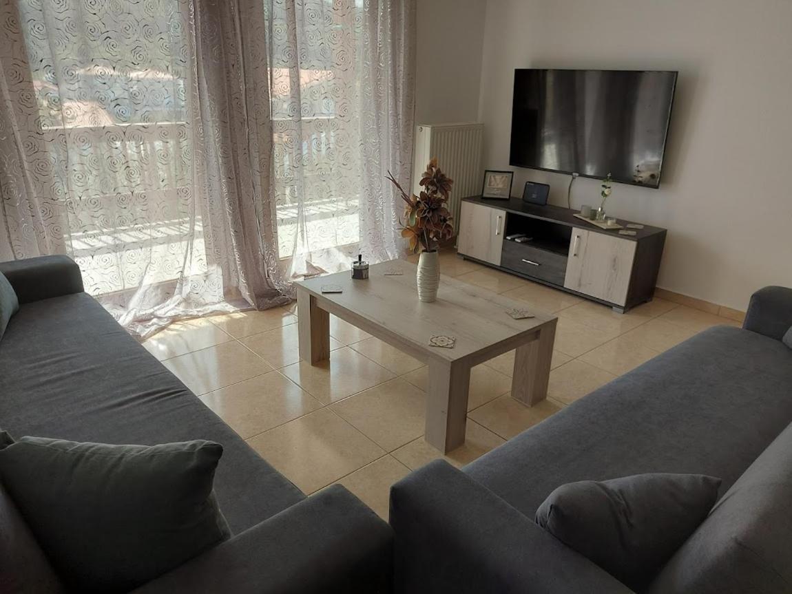 Ina House Apartment Varella Екстериор снимка